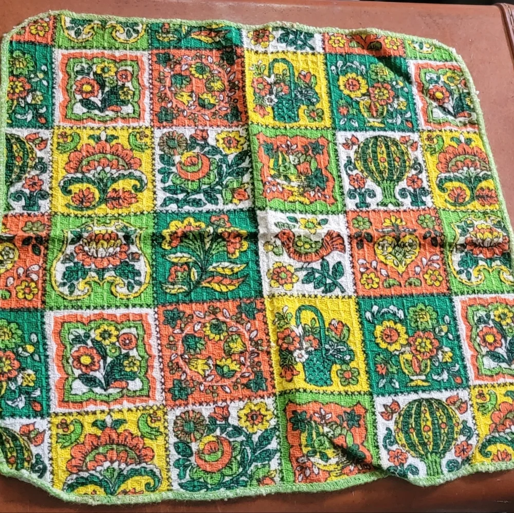1970s Day Glo Wash Cloth Vintage Linens Washrag 60s, 70s green towel